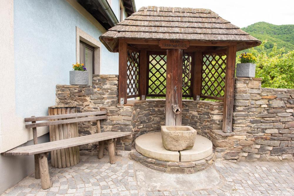 Gaestehaus Schuetz Spitz an der Donau Exterior photo